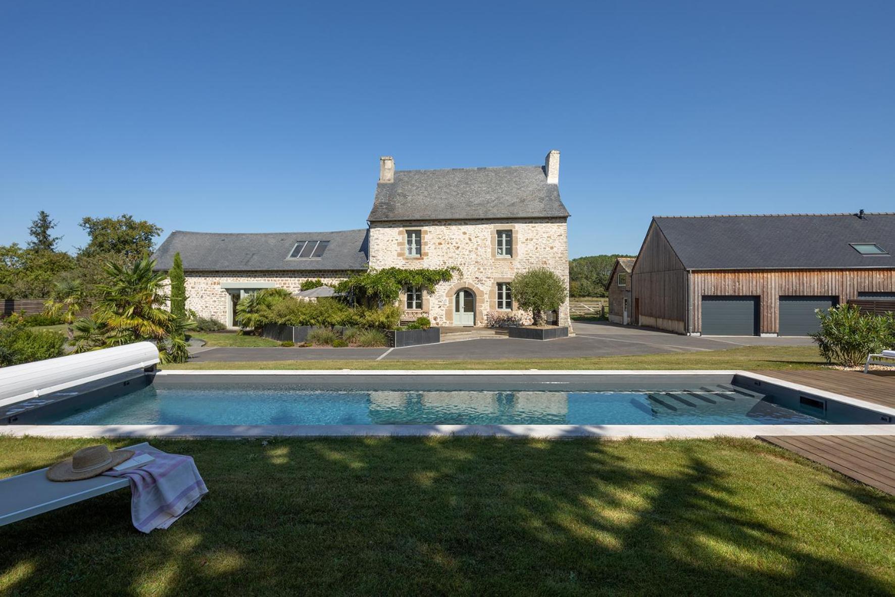 Manoir De La Nogrie - Chambre De Charme Avec Acces Privatif - Piscine Chauffee Sur Domaine 5 Etoiles Val-d'Ize Eksteriør bilde